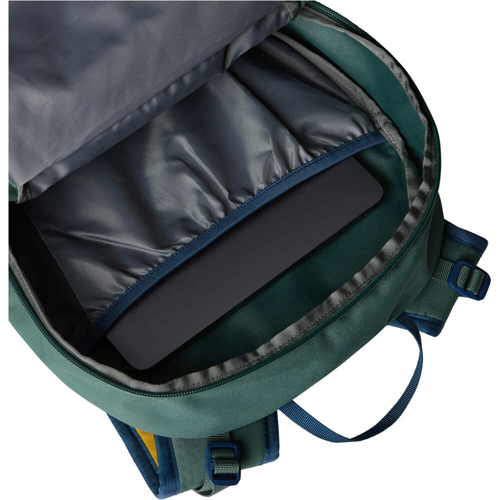 The North Face mochila montaña BASIN 18 05