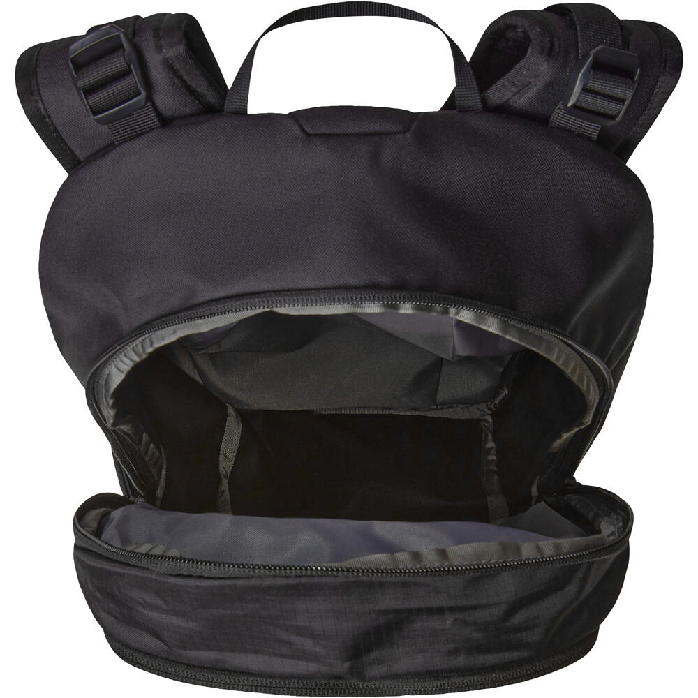 The North Face mochila montaña BASIN 24 03