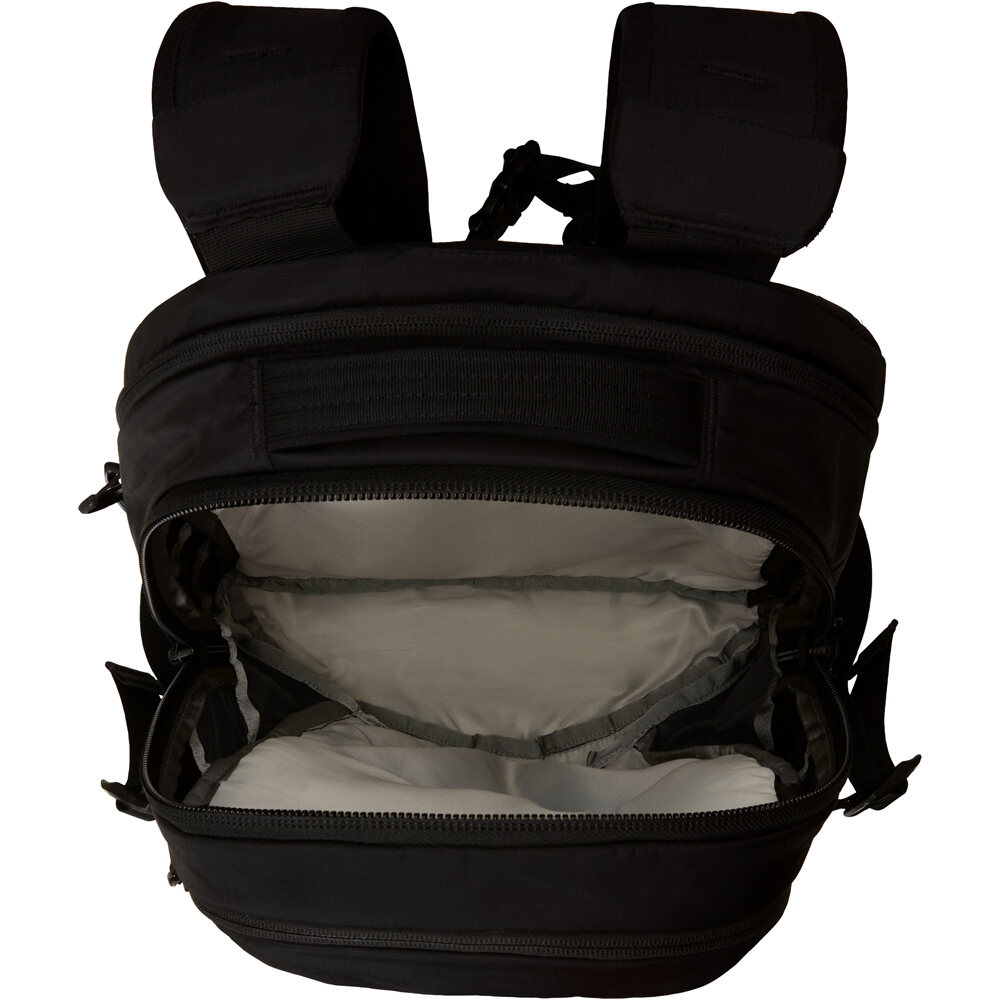 The North Face mochila montaña RECON 03