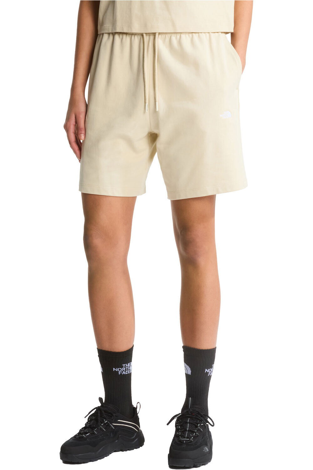 The North Face pantalón corto deporte mujer W ESSENTIAL LIGHT RELAXED SHORTS vista frontal