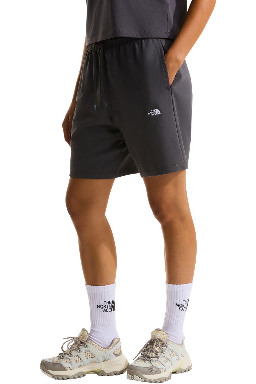 The North Face pantalón corto deporte mujer W ESSENTIAL LIGHT RELAXED SHORTS vista frontal