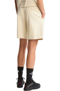 The North Face pantalón corto deporte mujer W ESSENTIAL LIGHT RELAXED SHORTS vista trasera