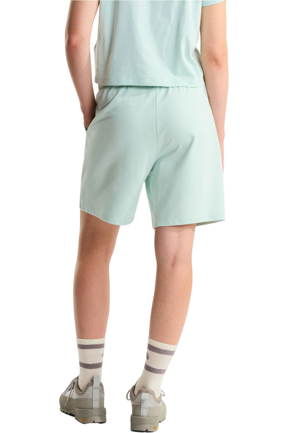 The North Face pantalón corto deporte mujer W ESSENTIAL LIGHT RELAXED SHORTS vista trasera