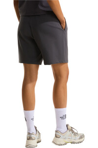The North Face pantalón corto deporte mujer W ESSENTIAL LIGHT RELAXED SHORTS vista trasera