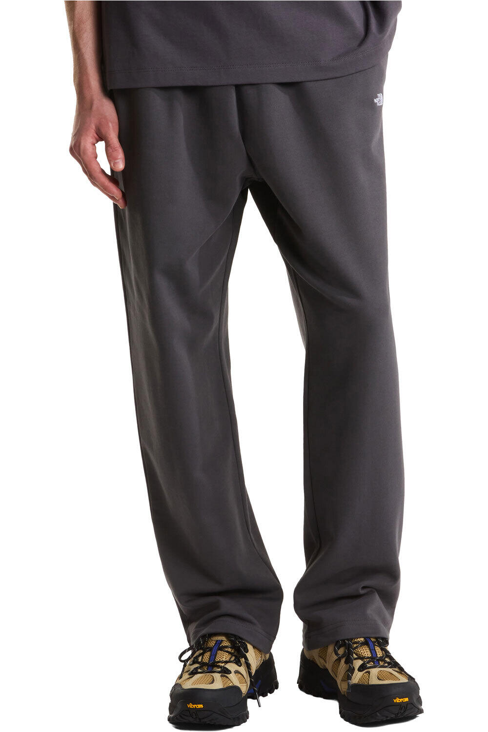 The North Face pantalón hombre M ESSENTIAL LIGHT RELAXED STRAIGHT PANT vista frontal