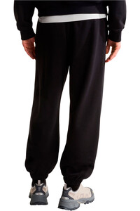 The North Face pantalón hombre M TNF ESSENTIAL TERRY SIMPLE DOME RELAXE vista trasera