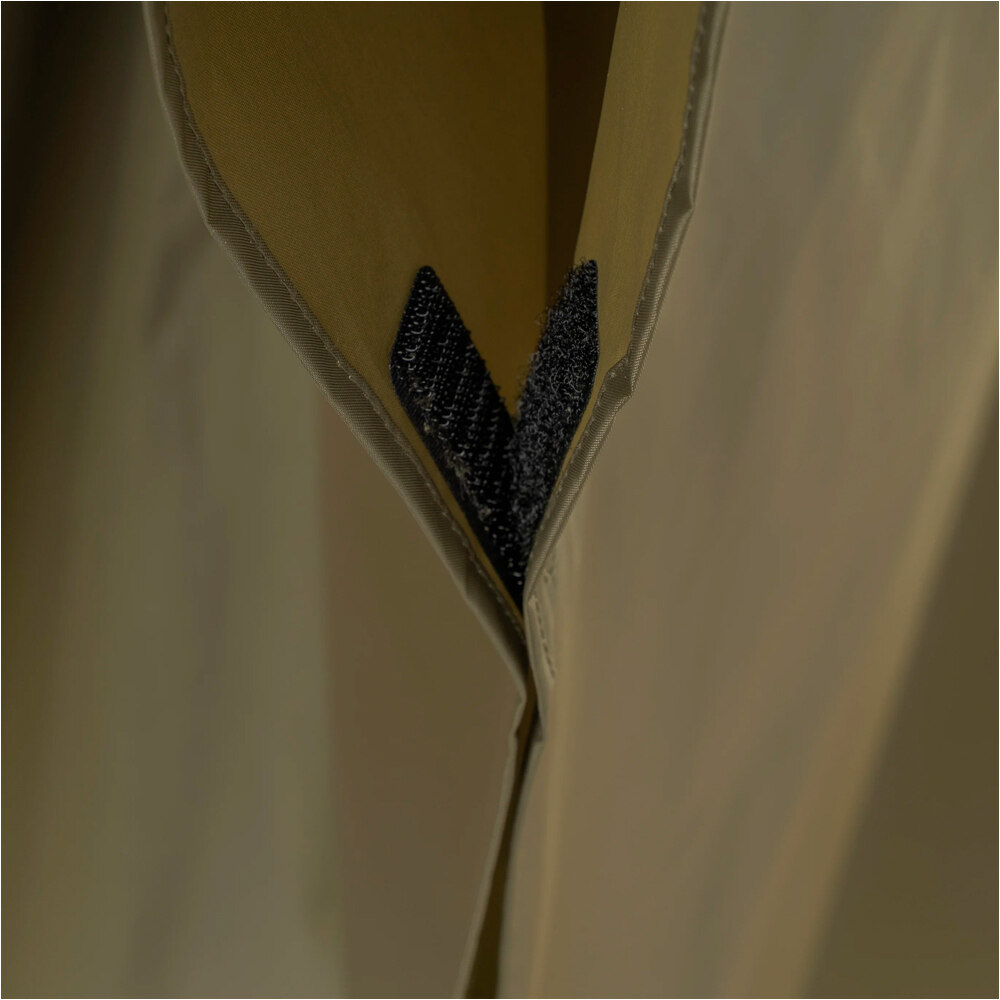 Trekmates poncho montaña Deluxe Poncho 02