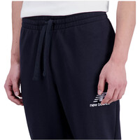 New Balance pantalón hombre Essentials Stacked Logo FT Pant 03