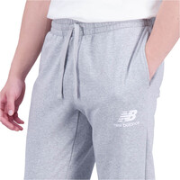 New Balance pantalón hombre Essentials Stacked Logo FT Pant 03