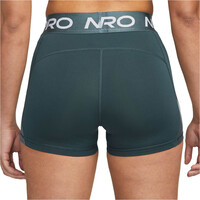 Nike pantalones y mallas cortas fitness mujer W NP DF MR 3IN SHORT SHINE vista trasera