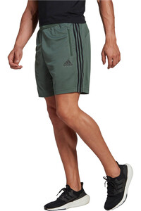 adidas pantalón corto fitness hombre Primeblue Designed To Move Sport 3 bandas vista frontal
