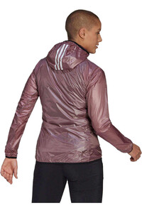 adidas chaqueta impermeable mujer Techrock Three-in-One con capucha vista trasera