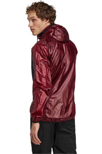 adidas chaqueta impermeable insulada hombre Techrock Three-in-One con capucha vista trasera