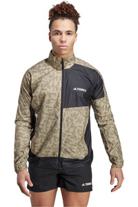 adidas CHAQUETA TRAIL RUNNING HOMBRE TRAIL WIND J vista frontal