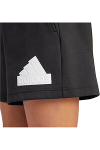 adidas bermuda mujer W FI BOS SHORT vista detalle