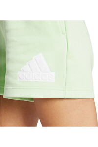 adidas bermuda mujer W FI BOS SHORT vista detalle