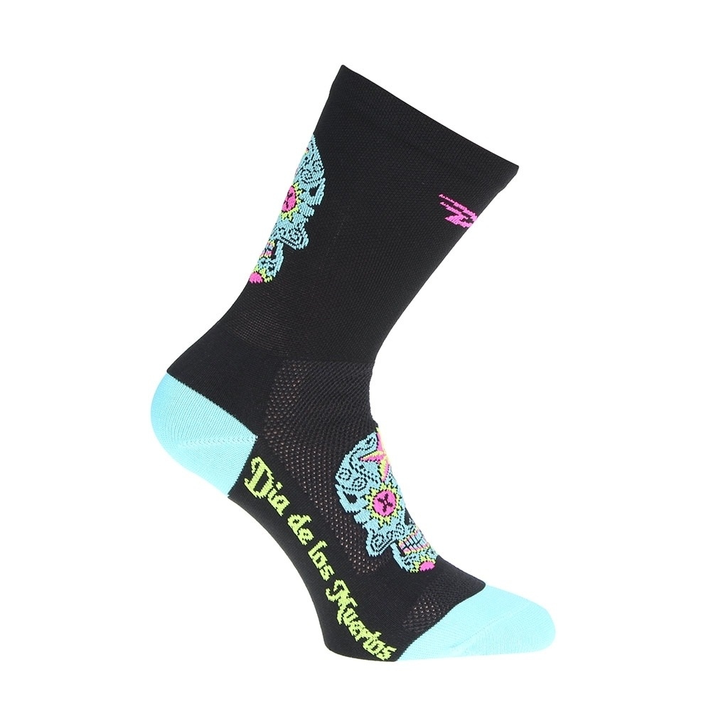 Defeet calcetines ciclismo AIREATOR HI TOP  SUGAR SCULL vista trasera