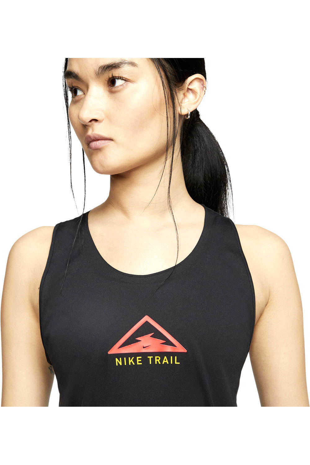 Nike camiseta tirantes running W NK CITY SLEEK TANK TRAIL vista detalle