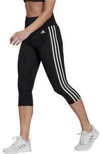 adidas mallas piratas fitness mujer 3/4 Designed To Move High-Rise 3 bandas vista frontal