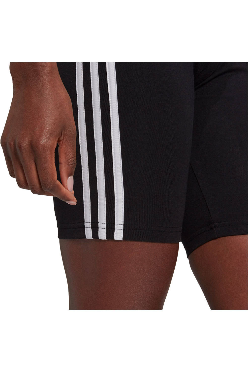 adidas Malla Corta Mujer Essentials 3 bandas 03