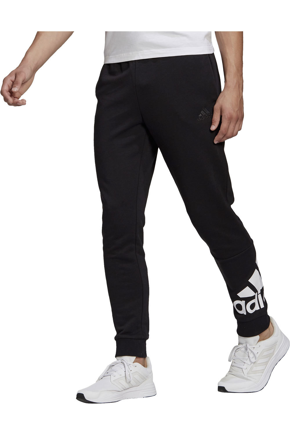 adidas pantalón hombre Essentials French Terry Tapered Cuff Logo vista frontal