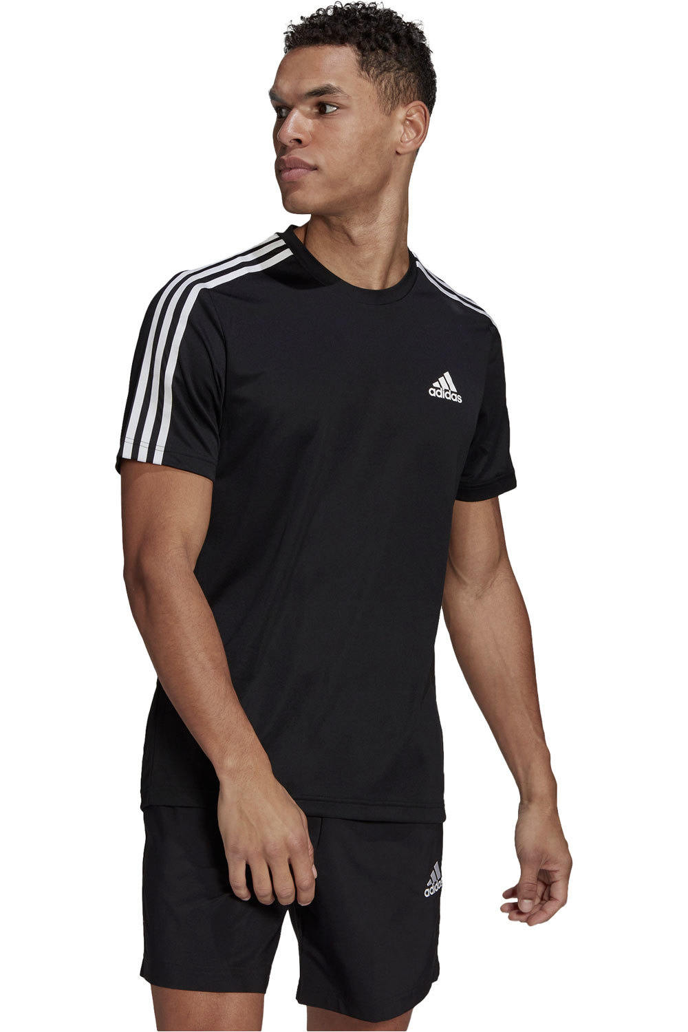 adidas camiseta fitness hombre AEROREADY Designed To Move Sport 3 bandas vista frontal