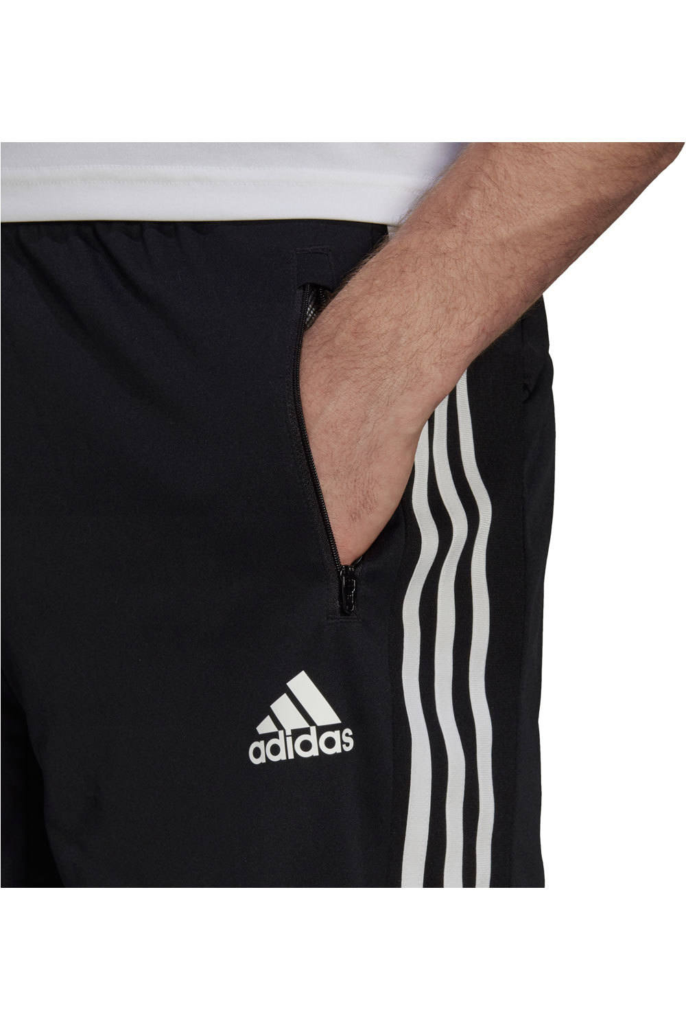 adidas pantalón corto fitness hombre Primeblue Designed To Move Sport 3 bandas vista detalle