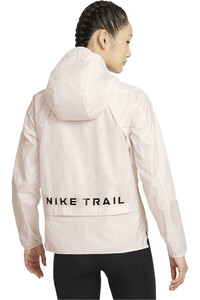 Nike CHAQUETA TRAIL RUNNING MUJER W NK SF TRAIL JKT vista trasera