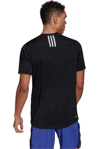 adidas camiseta fitness hombre Primeblue Designed To Move Sport 3 bandas vista trasera
