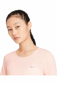Nike camiseta entrenamiento manga corta mujer W NK DF RUN DVN TOP SS vista detalle