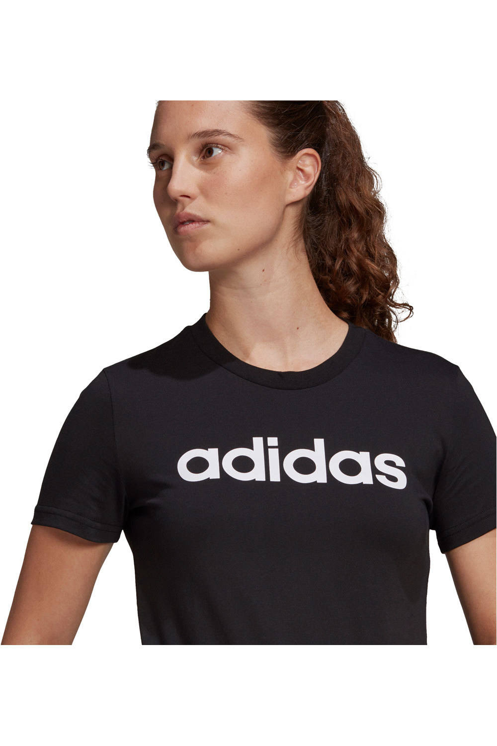 adidas camiseta manga corta mujer LOUNGEWEAR Essentials Slim Logo vista detalle