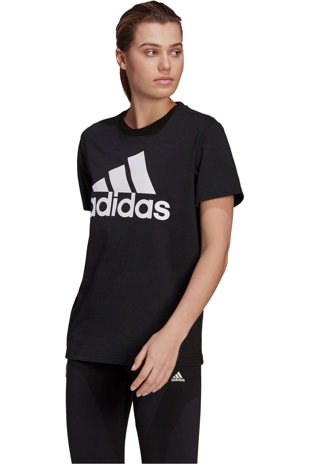 adidas camiseta manga corta mujer Essentials Logo Boyfriend vista frontal