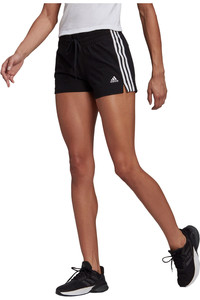 adidas pantalón corto deporte mujer Essentials Slim 3 bandas vista frontal