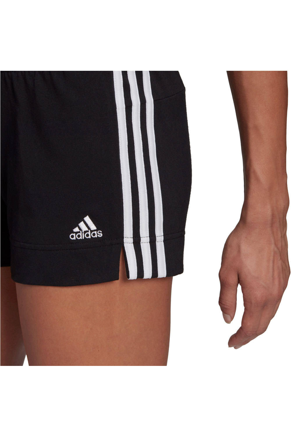 adidas pantalón corto deporte mujer Essentials Slim 3 bandas vista detalle