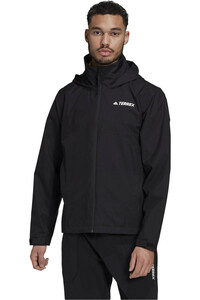adidas chaqueta impermeable hombre Terrex Multi RAIN.RDY Primegreen Two-Layer impermeable vista frontal