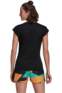 adidas camiseta entrenamiento manga corta mujer W TRAIL LOGO T vista trasera