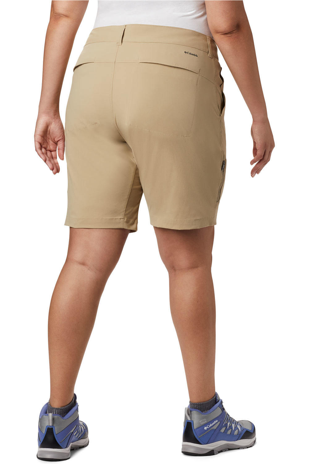 Columbia pantalón corto montaña mujer Saturday Trail Long Short vista trasera