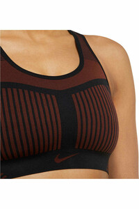 Nike Sujetador Yoga NIKE FE/NOM FLYKNIT BRA vista detalle