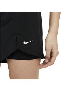 Nike pantalones y mallas cortas fitness mujer W NK DF FLX ESS 2-IN-1 SHRT vista detalle
