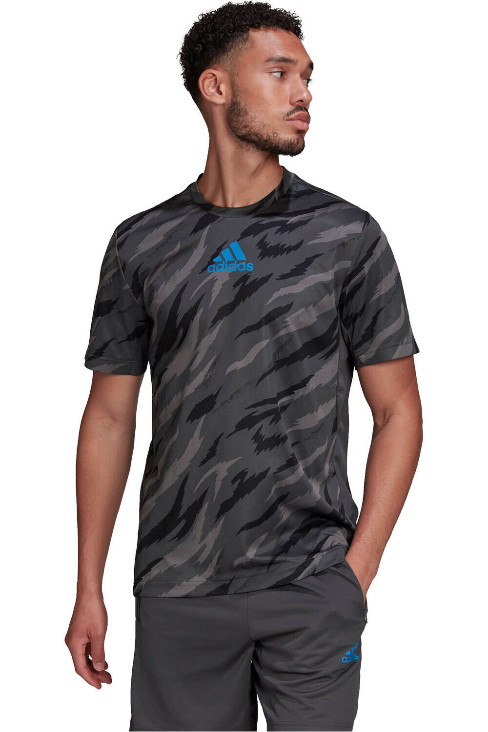 adidas camiseta fitness hombre FEELSTRCAMO TEE vista frontal