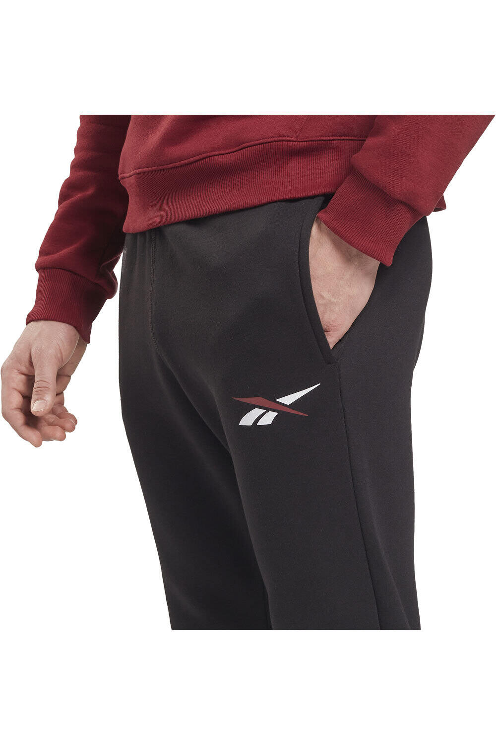 Reebok pantalón hombre TE Vector Jogger vista frontal