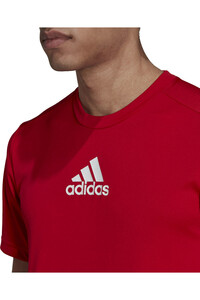 adidas camiseta fitness hombre Primeblue Designed To Move Sport 3 bandas vista detalle