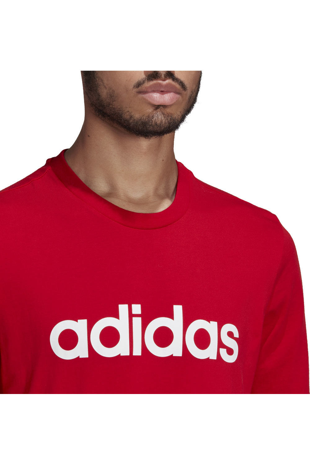 adidas camiseta manga corta hombre Essentials Embroidered Linear Logo vista detalle