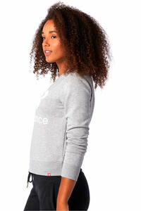 New Balance sudadera mujer NB Essentials Crew Fleece vista detalle