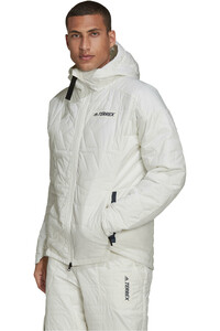 adidas chaqueta outdoor hombre Terrex MYSHELTER PrimaLoft acolchada con capucha vista frontal