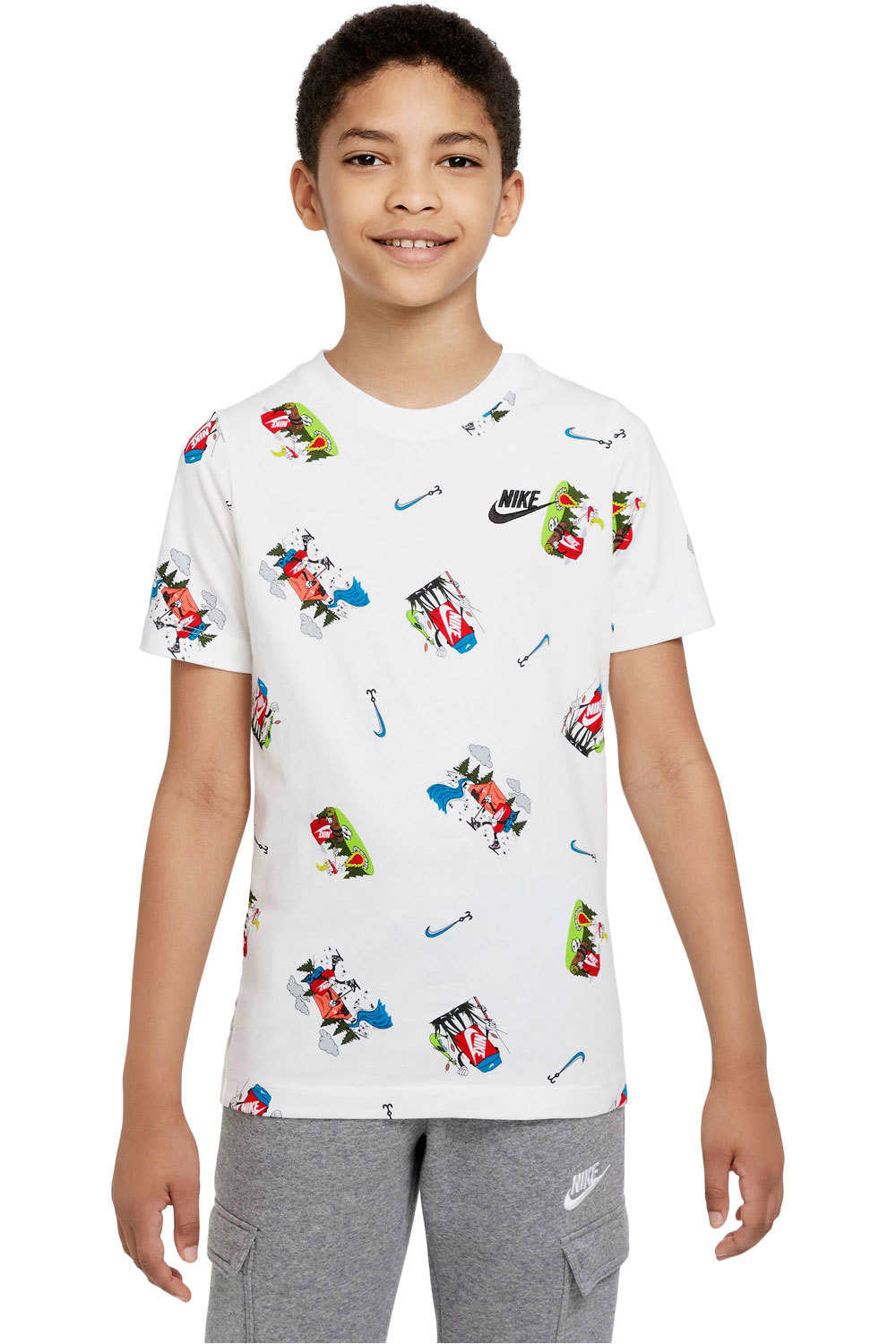 Nike camiseta manga corta niño B NSW TEE BOXY AOP vista frontal