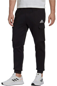 adidas pantalón hombre Essentials Fleece Regular Tapered Cargo vista frontal