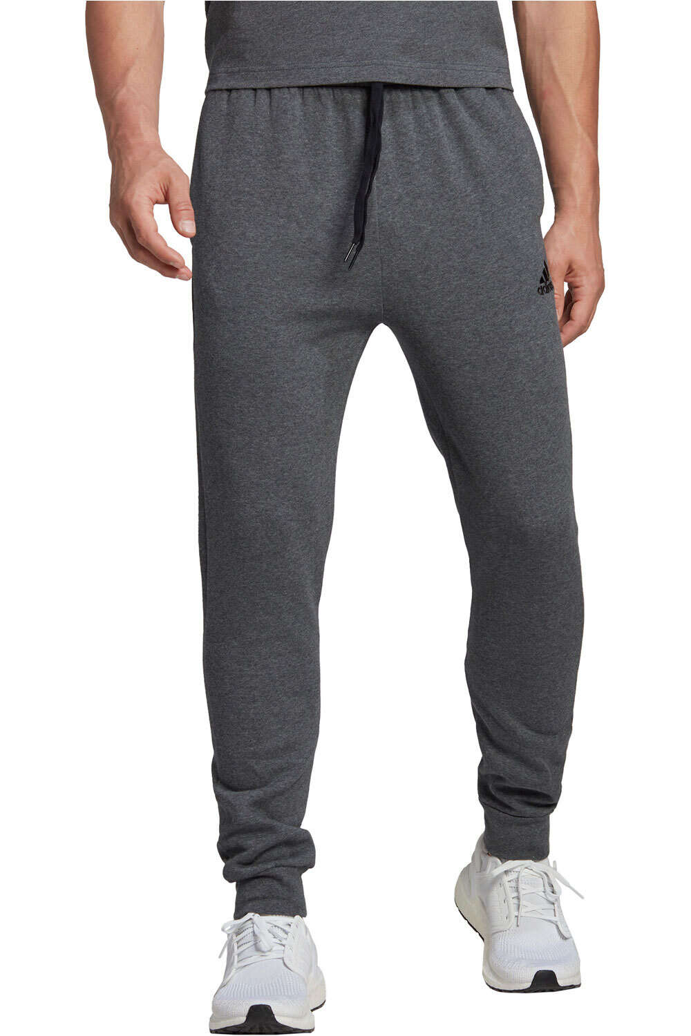 adidas pantalón hombre Essentials Regular Tapered Fleece vista frontal