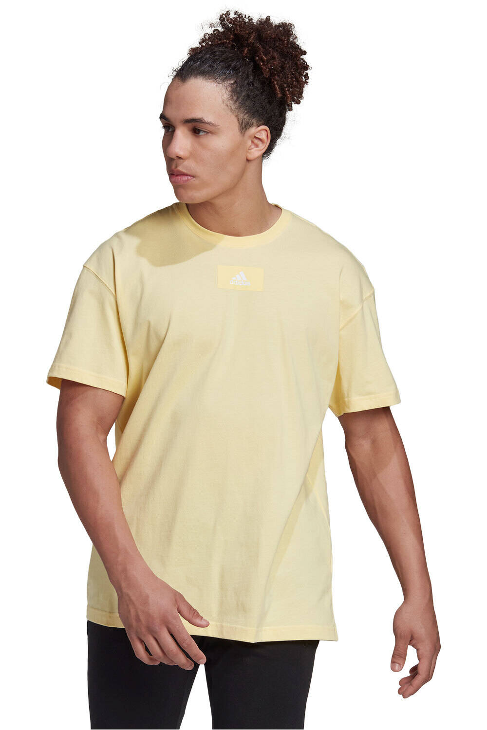 adidas camiseta manga corta hombre Essentials FeelVivid Drop Shoulder vista frontal