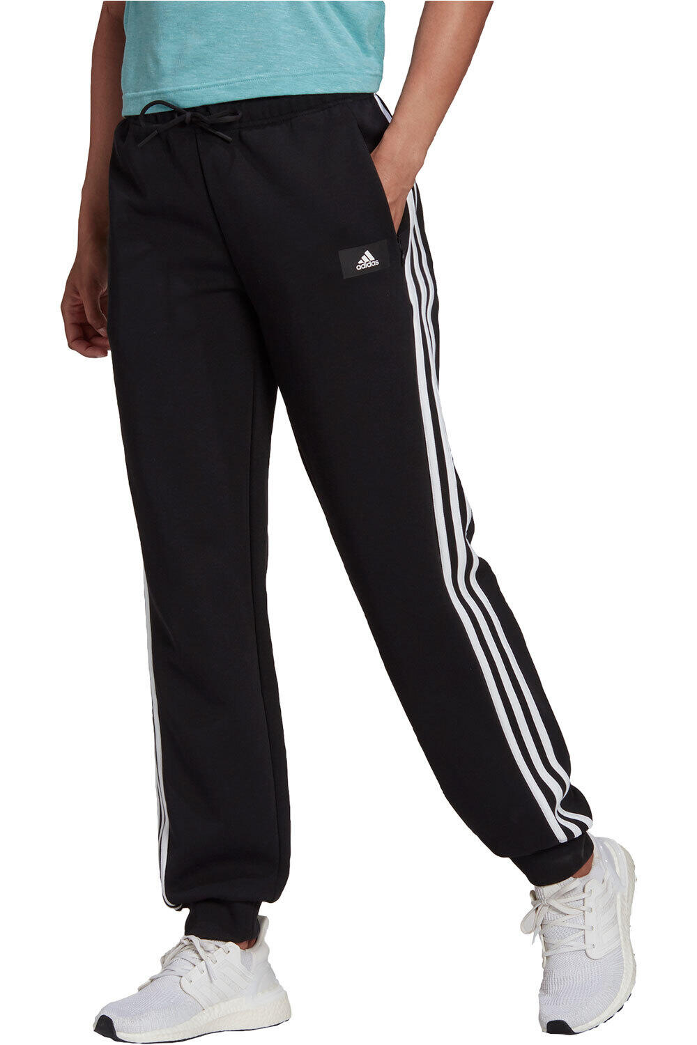 adidas pantalón mujer Sportswear Future Icons Regular Fit 3 bandas vista frontal